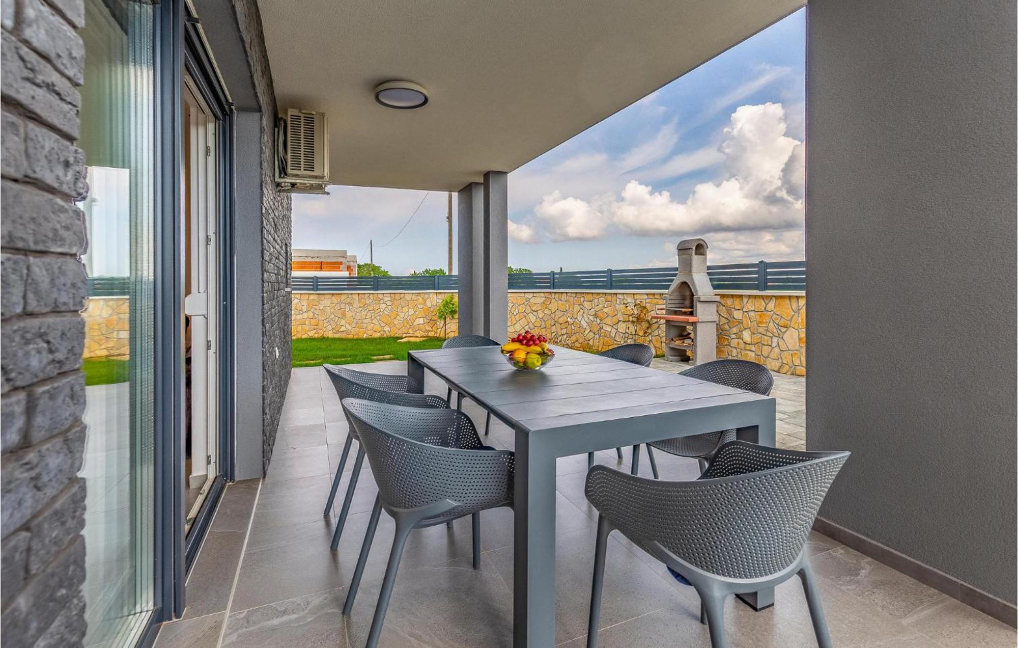 Stunning In With Outdoor Swimming Pool Pula